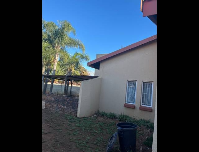 3 BEDROOM HOUSE FOR SALE IN FLORA PARK
